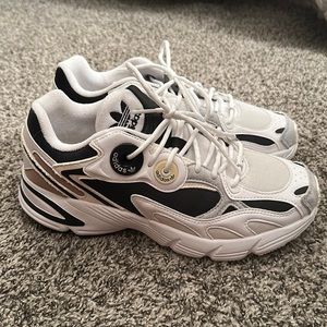 Adidas women’s Astir sneakers